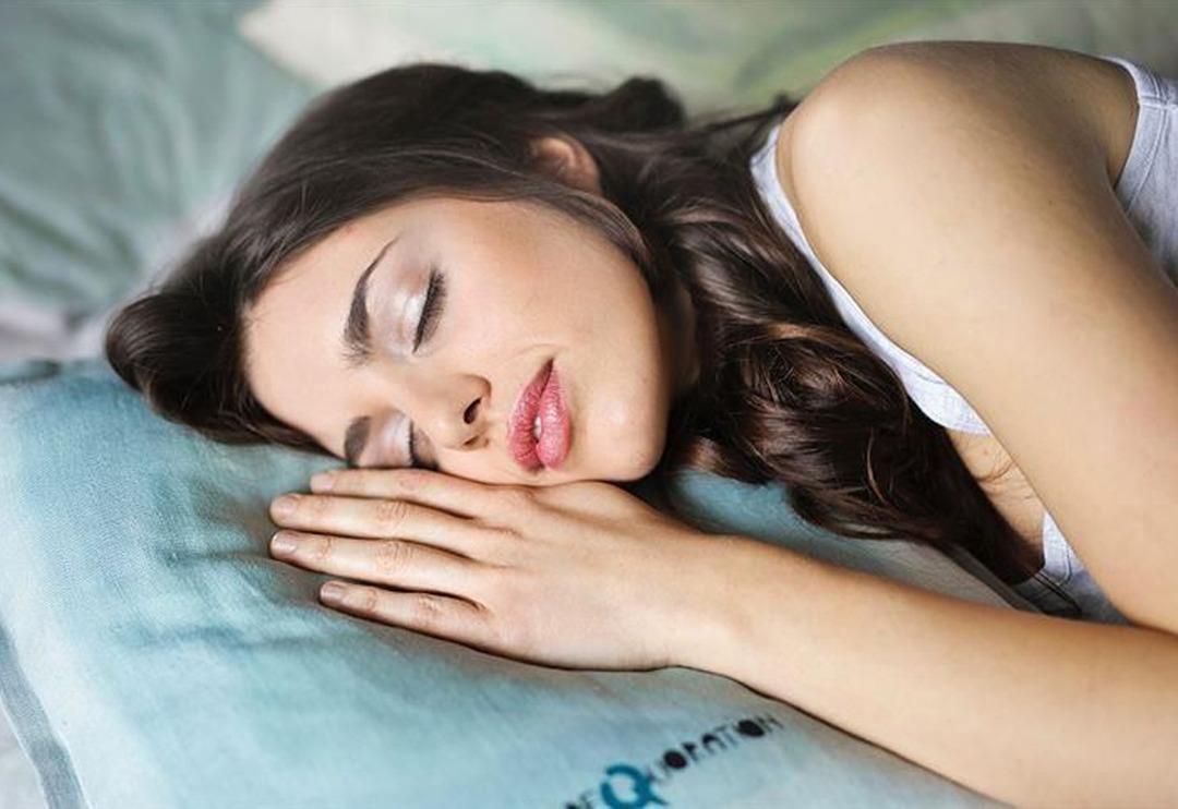 Yoğurdu tek başına yemeyin! İ&ccedil;ine atacağınız bu 3 malzemeyle uyurken bile yağ yakın