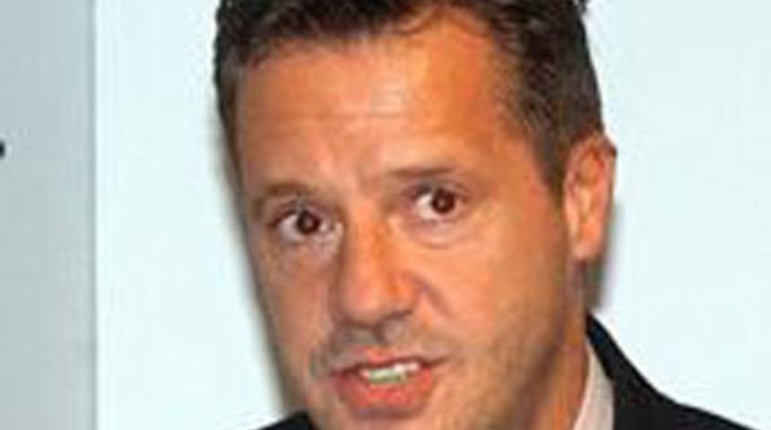 Can Tanrıyar k&ouml;şe yazarını tokatladı