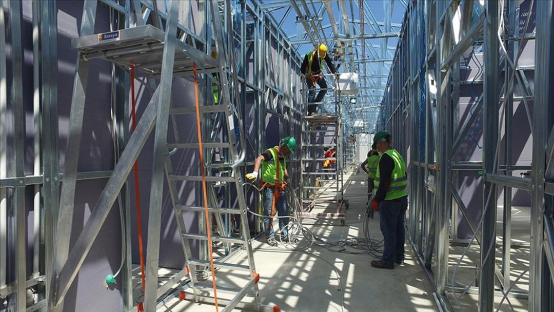  İnşaat şirketleri isyan etti: "G&uuml;nl&uuml;k 2 bin TL'ye &ccedil;alışacak eleman yok! Yurt dışından iş&ccedil;i getirilsin"