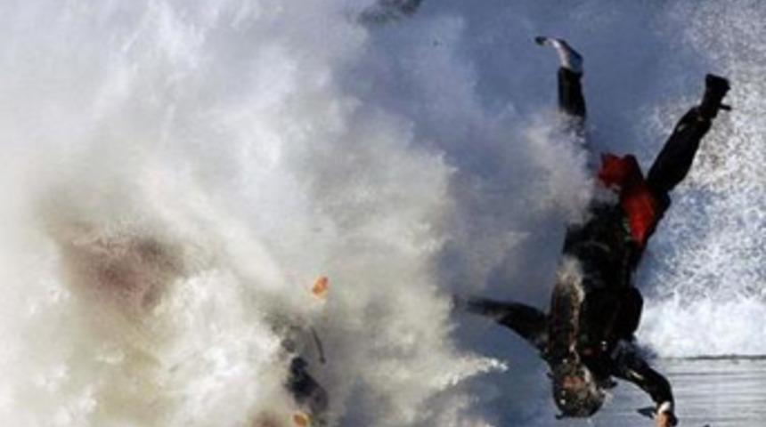 378 km hızla giden tekneden mucize kurtuluş