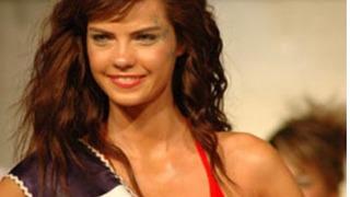 Türkiye eski güzeli Sevil Uyar anne oldu! İkizleriyle ilk poz 