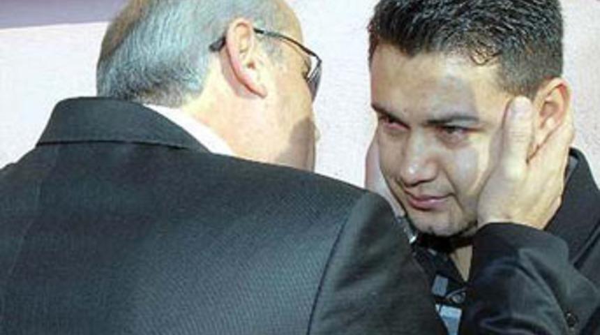 Azarlanan gaziyi vali &ouml;perek teselli etti