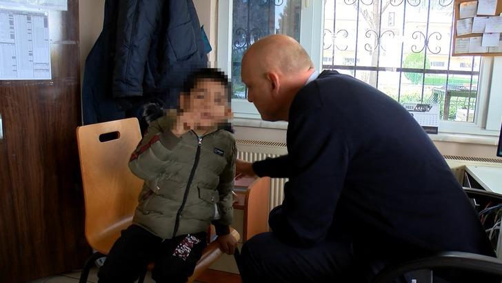 Babaannesi küçük çocuğu otobüste unuttu! Arkasından el sallamış... Kimse ismini söyletemedi G2