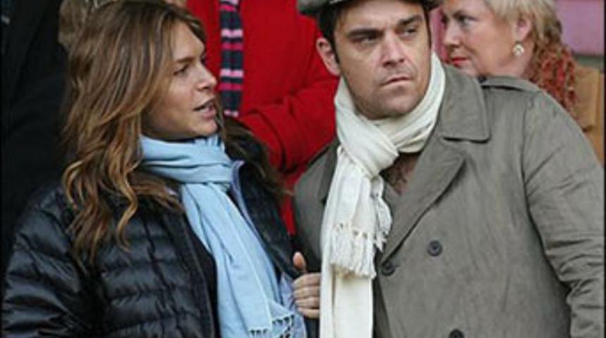 Robbie Williams eniştemiz oluyor