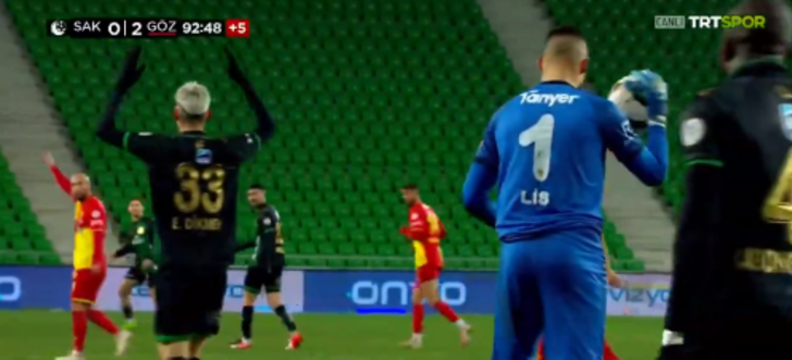 Sakaryaspor Göztepe maçında sahalarda ender rastlanan bir gol atıldı! Karşılaşmanın spikeri bile ne olduğunu anlayamadı G2