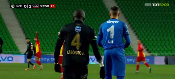 Sakaryaspor Göztepe maçında sahalarda ender rastlanan bir gol atıldı! Karşılaşmanın spikeri bile ne olduğunu anlayamadı G4