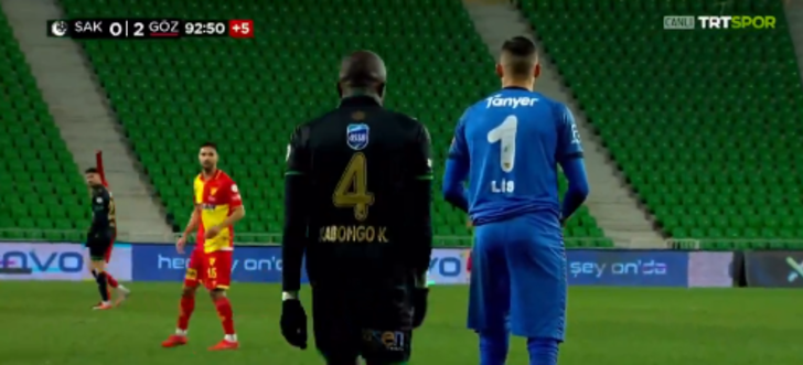 Sakaryaspor Göztepe maçında sahalarda ender rastlanan bir gol atıldı! Karşılaşmanın spikeri bile ne olduğunu anlayamadı G5