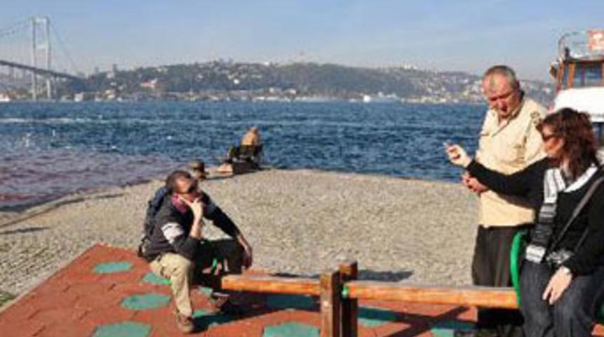 Boğaz kırmızıya b&uuml;r&uuml;nd&uuml;