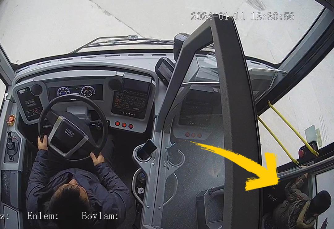 Babaannesi k&uuml;&ccedil;&uuml;k &ccedil;ocuğu otob&uuml;ste unuttu! Arkasından el sallamış... Kimse ismini s&ouml;yletemedi