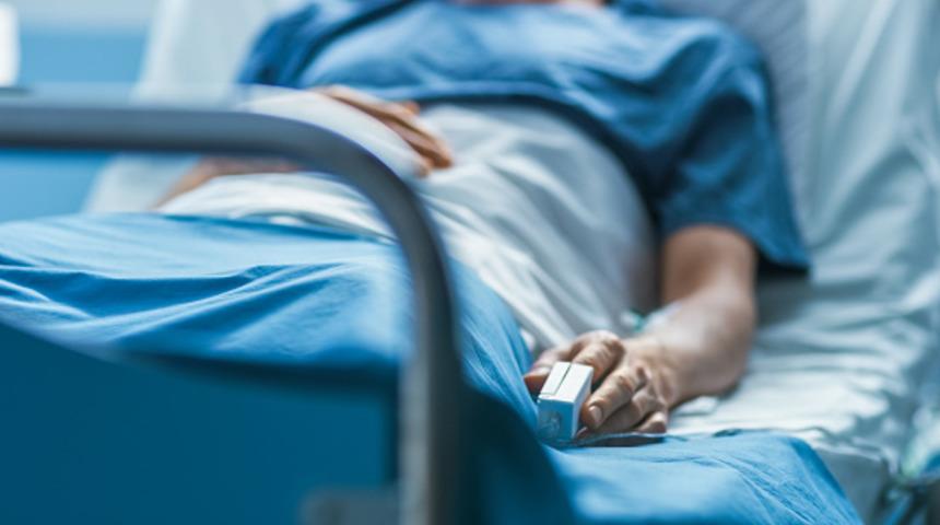 Kocasını küvette yarı baygın halde buldu! Makatında yapıştırıcı tüpünü görünce şaşkına döndü... "Kabızlığına çare bulmak istemiş"