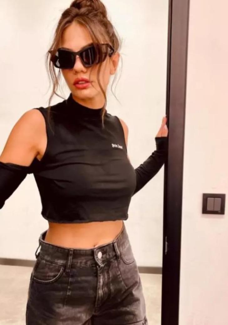 Adım Farah'ın yıldızı Demet Özdemir'in annesini görenler hayran kaldı! 'Güzelliğin nereden geldiği belli'  G4