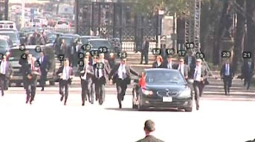 Başbakan'ın peşinden 23 koruma koştu