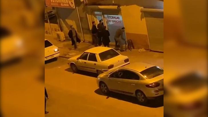 Istakalarla birbirlerine saldırdılar! Çay ocağında ortalık karıştı... Polisin müdahalesiyle sonlandı G1