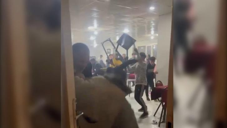 Istakalarla birbirlerine saldırdılar! Çay ocağında ortalık karıştı... Polisin müdahalesiyle sonlandı G4