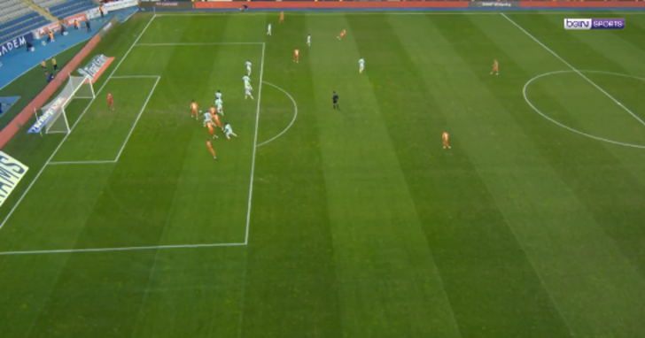 Süper Lig'de tarihe geçen an! İlk kez Başakşehir Alanyaspor maçında devre girdi... İşte Yarı Otomatik Ofsayt Sistemi G3