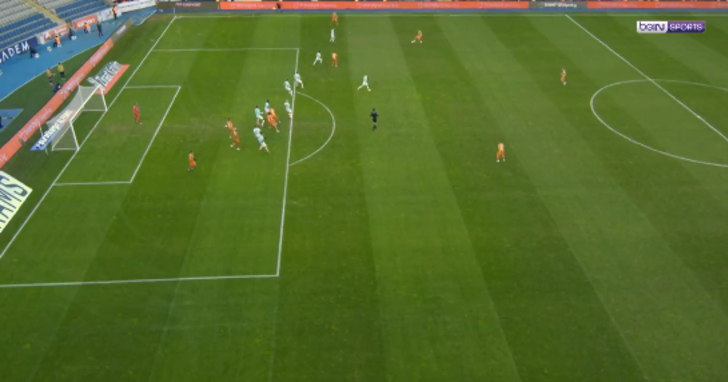 Süper Lig'de tarihe geçen an! İlk kez Başakşehir Alanyaspor maçında devre girdi... İşte Yarı Otomatik Ofsayt Sistemi G1