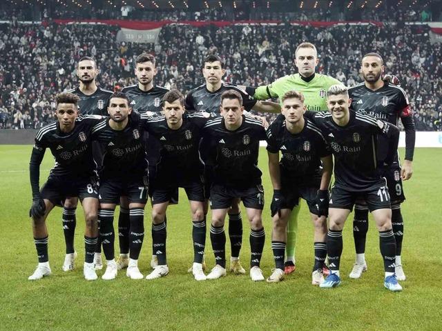 Beşiktaş'ın yıldızı Mert Günok'u İngilizler izliyor! Menajeri 'isim veremeyiz' diyerek açıkladı