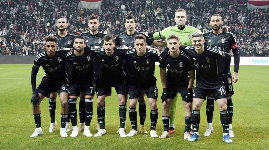 Beşiktaş'ın yıldızı Mert Günok'u İngilizler izliyor! Menajeri 'isim veremeyiz' diyerek açıkladı