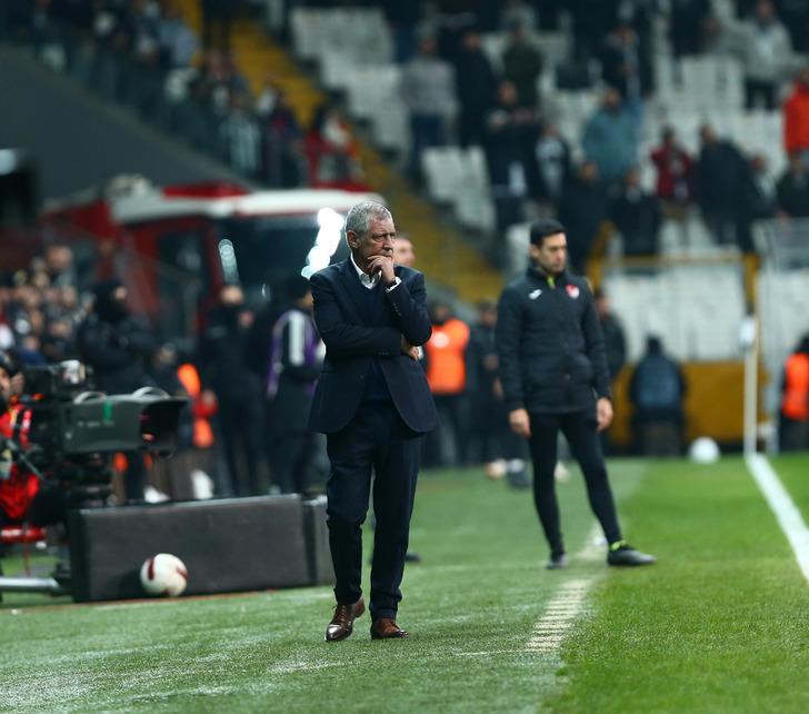 Fernando Santos Süper Lig kariyerine 3 puanla başladı! Beşiktaş Semih Kılıçsoy'un yıldızlaştığı maçta Karagümrük'ü 3-0 mağlup etti 18269978-728xauto