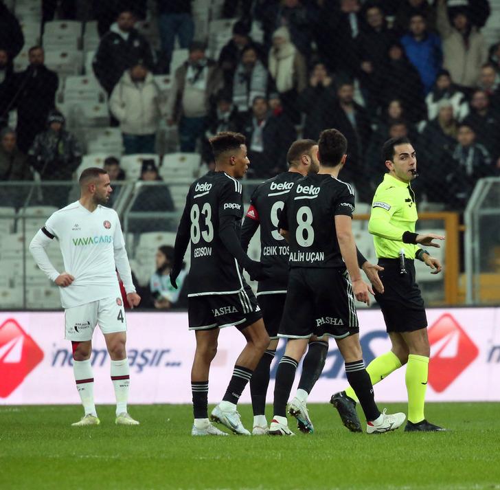 Fernando Santos Süper Lig kariyerine 3 puanla başladı! Beşiktaş Semih Kılıçsoy'un yıldızlaştığı maçta Karagümrük'ü 3-0 mağlup etti 18269984-728xauto