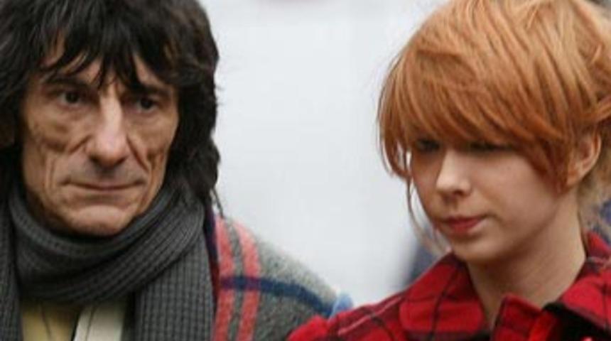 Ronnie Wood sevgilisini boğmaya &ccedil;alıştı