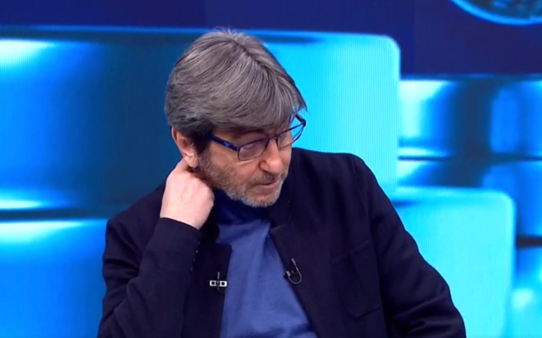 Rıdvan Dilmen Beşiktaş-Karag&uuml;mr&uuml;k ma&ccedil;ının ilk yarısında yayına girdi, duygusal anlar yaşadı! "Yayın yapmayalım deseniz &ccedil;ok mutlu olurdum"