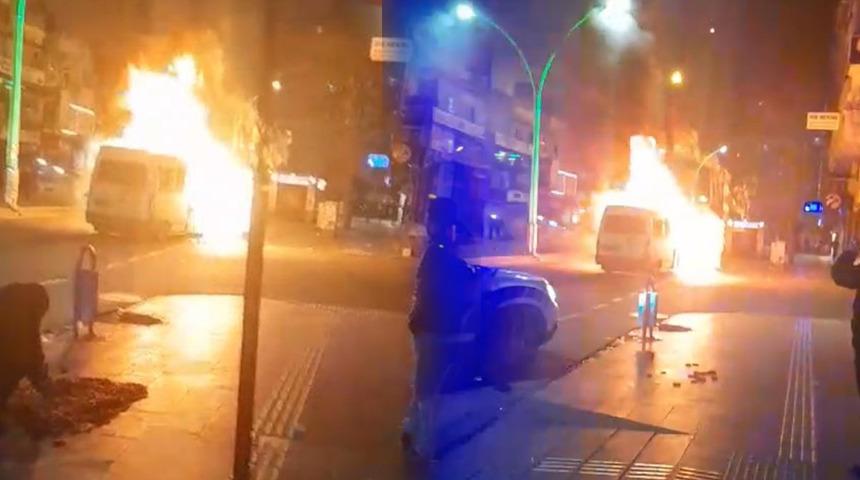 Yer. Diyarbakır! Yolcu minibüsü alev topuna döndü