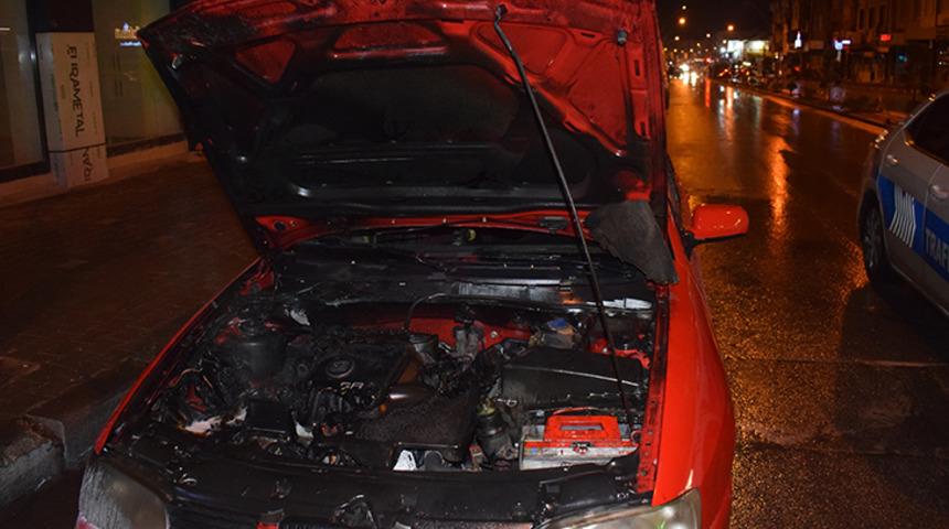 Karaman'da otomobil alev alev yandı, yol trafiğe kapatıldı!