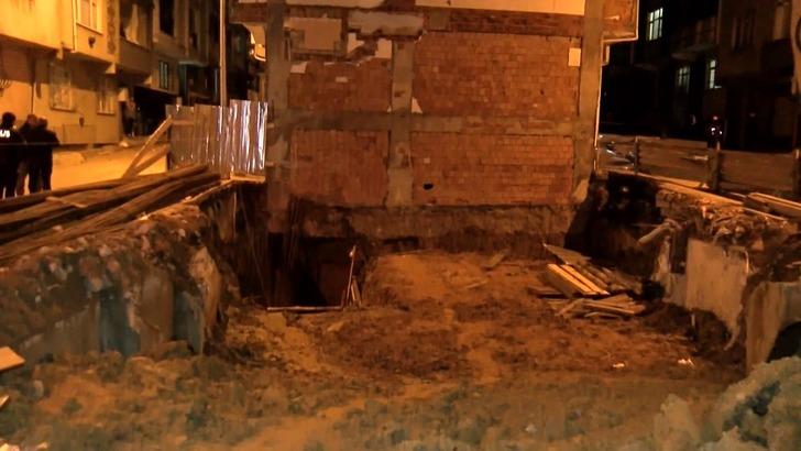 Temel kazısı sırasında korkutan olay! Bina sakinleri durumu fark ederek dışarı çıktı: "Girmeyin dedik, dinlemediler... Kıtır kıtır ayrılıyor" G4