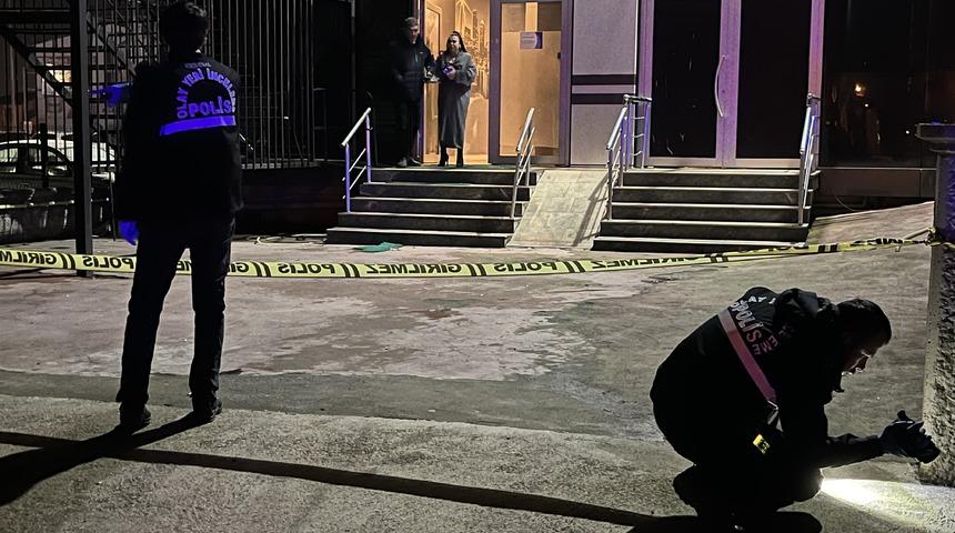 Restoranda hesap kavgası! Silahlar çekildi, 4 kişi yaralandı