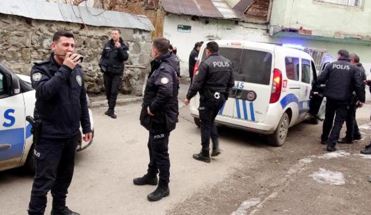 Polisi görünce koşarak kaçtı, çatıda yakalandı! G1