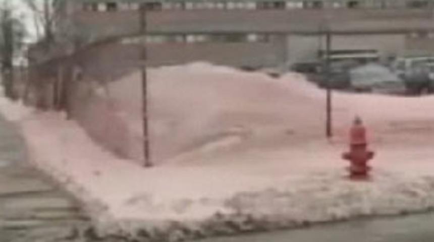 ABD'ye pembe kar yağdı