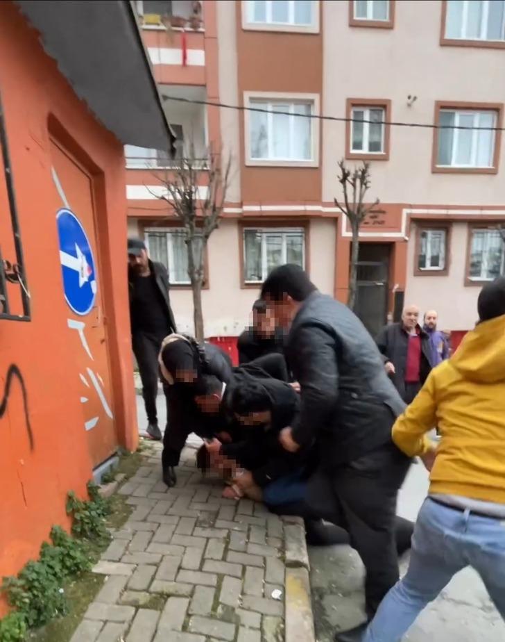 Satın aldıkları araç rehinli çıkınca akılalmaz görüntüler ortaya çıktı! Taraflar birbirine tornavidayla saldırdı G4