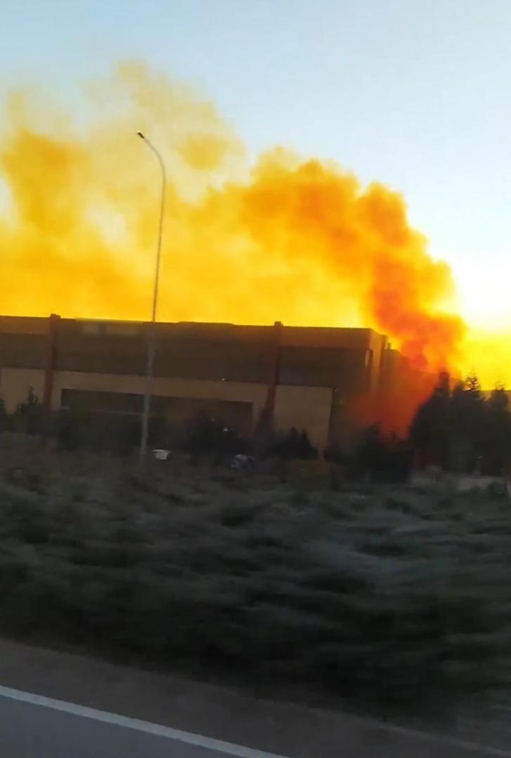 Kocaeli'de fabrikada kimyasal sızıntı! Gökyüzünü turuncu duman kapladı G1