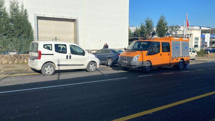 Kocaeli'de fabrikada kimyasal sızıntı! Gökyüzünü turuncu duman kapladı G4