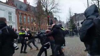 Hollanda'da Kur'an-ı Kerim'e yönelik çirkin saldırı sonrası ortalık karıştı: 3 polis yaralı