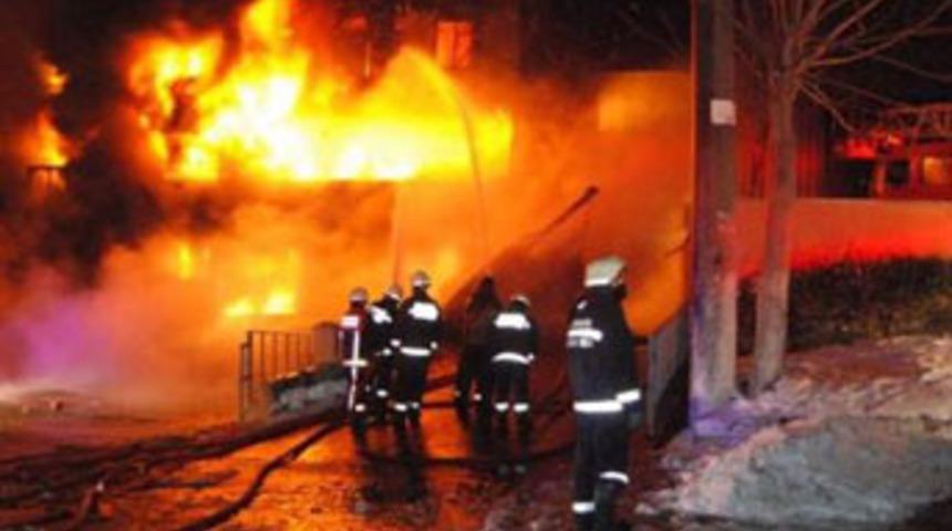 Beylikd&uuml;z&uuml;'nde fabrika k&uuml;l oldu