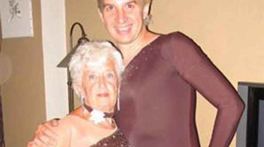 75'lik dans&ccedil;ıdan muhteşem şov