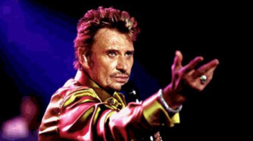 &Uuml;nl&uuml; şarkıcı komada