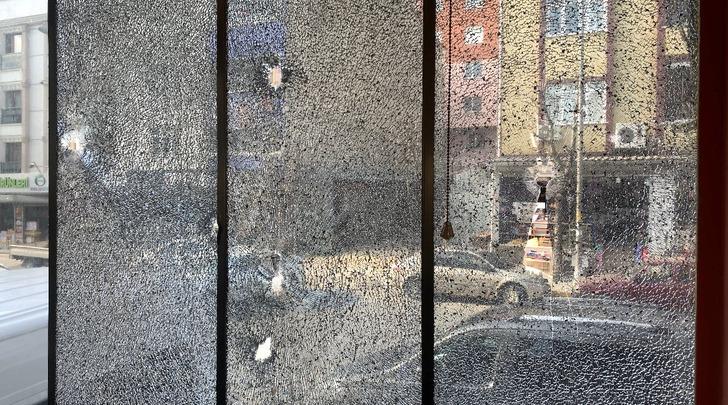 Esenyurt'ta bir gecede 3 kahvehaneye silahlı saldırı! Müşterilerin panik anları kameraya yansıdı G1