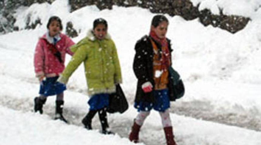 Eğitime kar tatili arası