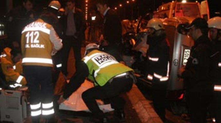Unkapanı K&ouml;pr&uuml;s&uuml;&rsquo;nde kaza: 2 &ouml;l&uuml;