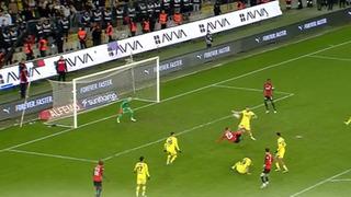 Fenerbahçe'ye galibiyeti Livakovic'in yaptığı bu kurtarış getirdi!