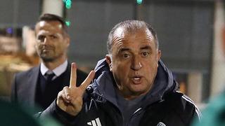 Fatih Terim, derbinin son anlarında penaltıyla yıkıldı!