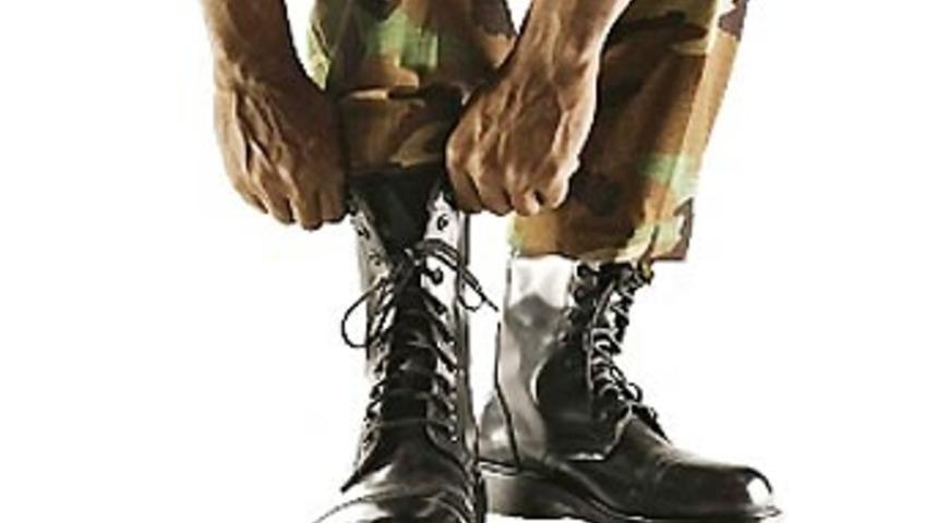 Bot bağlarıyla kendini astı!