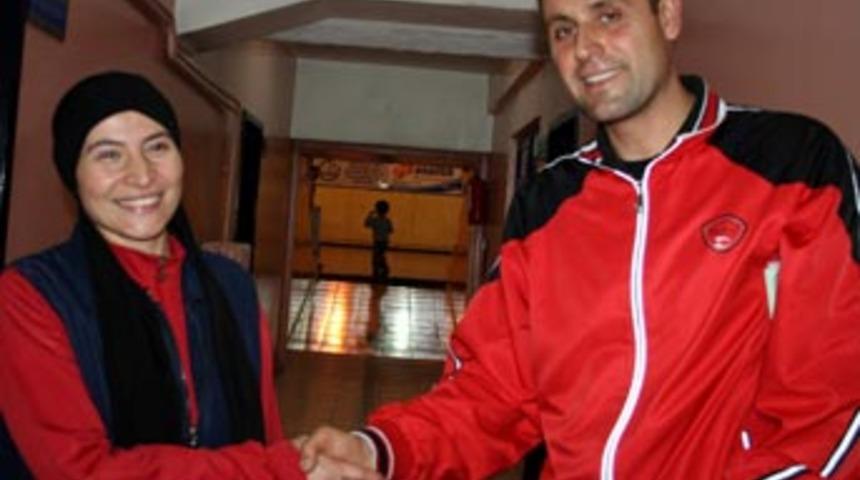 Karı-kocanın ilgin&ccedil; rekabeti