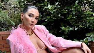 Ünlü oyuncu Aybüke Pusat'ın süper minisiyle verdiği pozu gündem oldu! Beyaz çorabı dikkat çekti