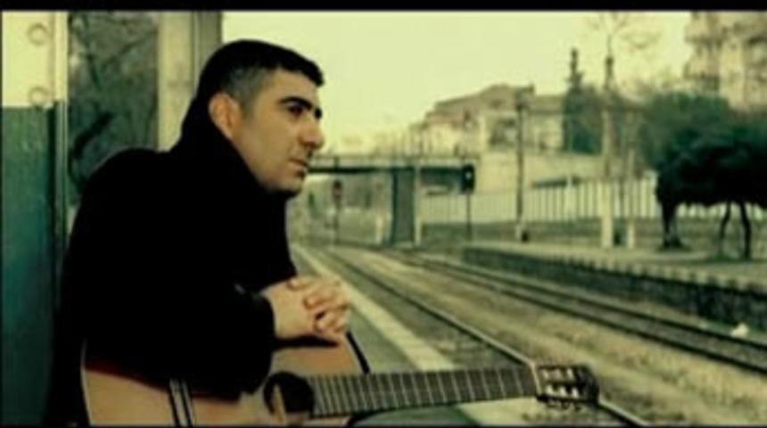 D&uuml;et alb&uuml;m&uuml; geliyor