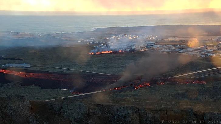 İzlanda cehennemi yaşıyor: Alevler kasabayı yuttu! Başbakan'dan kritik uyarı: Durum çok ciddi G3