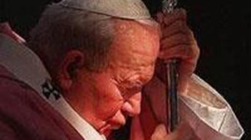 Eski Papa'nın b&uuml;y&uuml;k sırrı neydi?
